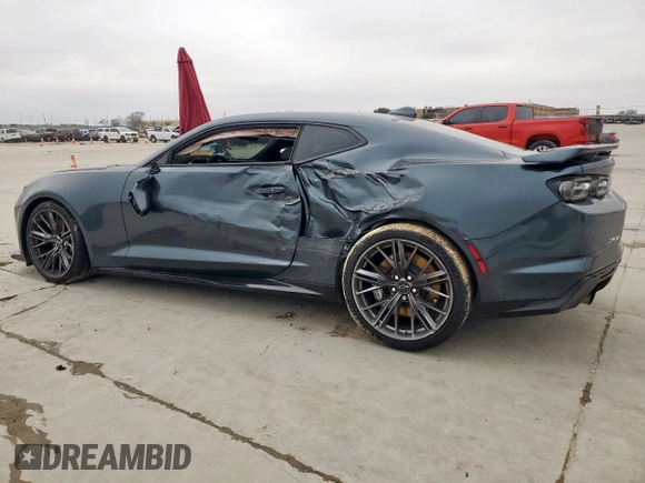 2023 Chevrolet Camaro ZL1 z VIN 1G1FK1R66P0100964, wystawiony jako Copart lot #45670485 z przebiegiem 28 165 mil mil oraz Szkody całkowita. Historia ofert i sprzedaży dostępna na DreamBid. Obrazek 2.