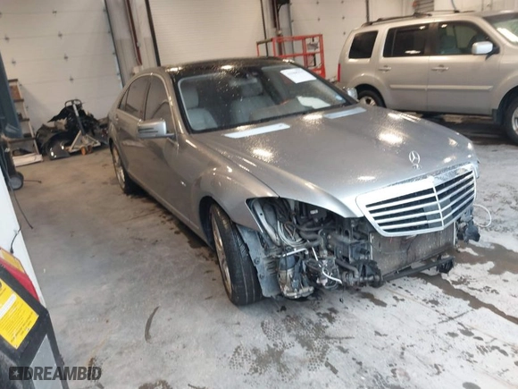 2010 MERCEDES-BENZ S 400 HYBRID with VIN WDDNG9FB7AA303552, listed as a IAAI auction lot 41988275 with 208,147 mi miles. Bid and sale history available at carsss.com. Image 1.