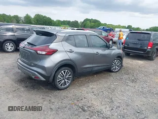 2022 Nissan Kicks SV z VIN 3N1CP5CVXNL510978, wystawiony jako IAAI lot #42147326 z przebiegiem 44 065 mil mil oraz . Historia ofert i sprzedaży dostępna na DreamBid. Obrazek 4.
