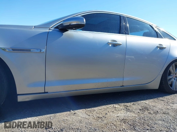2014 Jaguar XJ z VIN SAJWJ1CD0E8V63989, wystawiony jako IAAI lot #41643513 z przebiegiem 119 924 mil mil oraz . Historia ofert i sprzedaży dostępna na DreamBid. Obrazek 18.