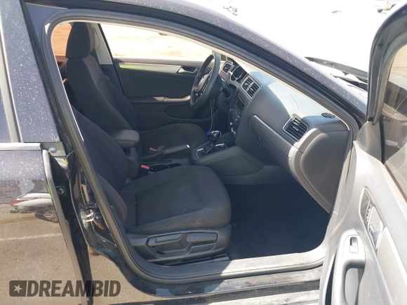 2015 Volkswagen Jetta SE z VIN 3VWD17AJ8FM418758, wystawiony jako IAAI lot #42449833 z przebiegiem 146 618 mil mil oraz . Historia ofert i sprzedaży dostępna na DreamBid. Obrazek 5.
