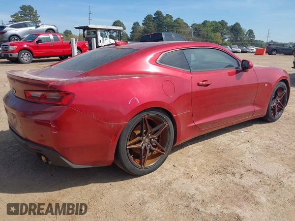 2017 Chevrolet Camaro 2LT z VIN 1G1FD1RSXH0168452, wystawiony jako IAAI lot #41878815 z przebiegiem 164 149 mil mil oraz . Historia ofert i sprzedaży dostępna na DreamBid. Obrazek 4.