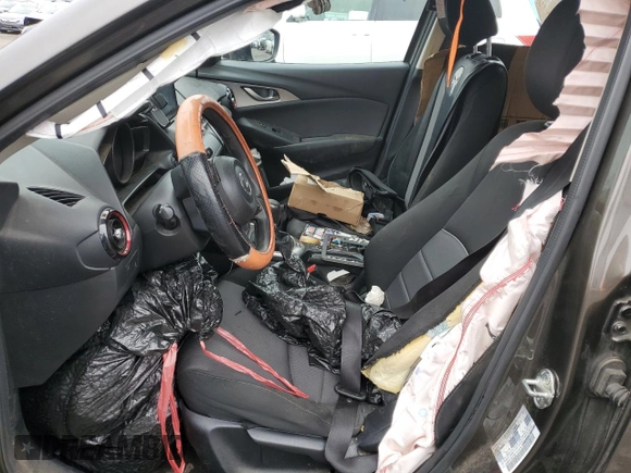 2018 Mazda CX-3 Sport z VIN JM1DKFB77J0312732, wystawiony jako Copart lot #45720065 z przebiegiem 99 866 mil mil oraz Szkoda całkowita • Salvage title. Historia ofert i sprzedaży dostępna na DreamBid. Obrazek 7.