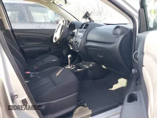 2017 Nissan Versa S Plus z VIN 3N1CN7AP5HL900011, wystawiony jako IAAI lot #41474716 z przebiegiem 82 843 mil mil oraz . Historia ofert i sprzedaży dostępna na DreamBid. Obrazek 5.