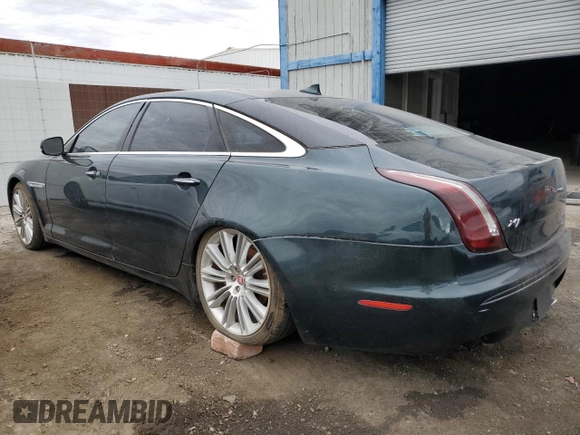 2015 Jaguar XJ with VIN SAJWA2GZ0F8V86007, listed as a Copart auction lot 82233514 with Not Provided miles and Clean Title. Bid and sale history available at carsss.com. Image 2.