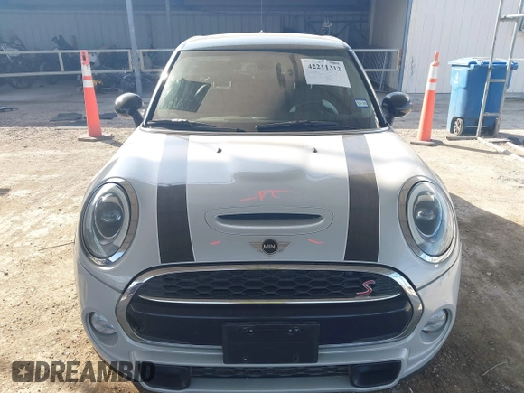 2015 MINI Hardtop 4 Door S z VIN WMWXU3C55F2B66314, wystawiony jako IAAI lot #42211312 z przebiegiem 101 395 mil mil oraz . Historia ofert i sprzedaży dostępna na DreamBid. Obrazek 12.