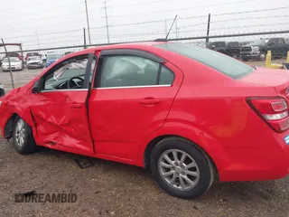 2019 Chevrolet Sonic LT z VIN 1G1JD5SB9K4135048, wystawiony jako IAAI lot #41615175 z przebiegiem 45 826 mil mil oraz . Historia ofert i sprzedaży dostępna na DreamBid. Obrazek 15.