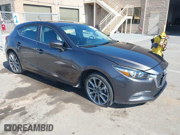 2018 Mazda 3 Touring z VIN 3MZBN1L38JM243749, wystawiony jako IAAI lot #41771812 z przebiegiem 65 533 mil mil oraz . Historia ofert i sprzedaży dostępna na DreamBid. Obrazek 1.