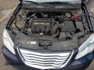 2014 Chrysler 200 Touring z VIN 1C3CCBBB1EN118975, wystawiony jako Copart lot #87133664 z przebiegiem 140 265 mil mil oraz Tytuł czysty. Historia ofert i sprzedaży dostępna na DreamBid. Obrazek 11.