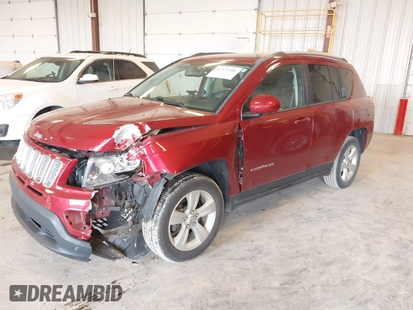2016 Jeep Compass Latitude z VIN 1C4NJDEB5GD573256, wystawiony jako IAAI lot #42372586 z przebiegiem 47 920 mil mil oraz . Historia ofert i sprzedaży dostępna na DreamBid. Obrazek 2.