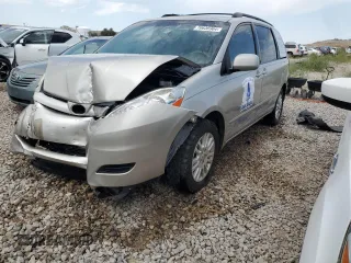 2008 Toyota Sienna XLE with VIN 5TDBK22C78S020454, listed as a Copart auction lot 70636964 with 192,735 mi miles and Salvage Title. Bid and sale history available at carsss.com. Image 1.