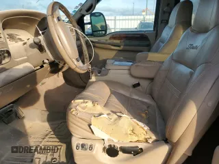 2001 Ford Excursion Limited z VIN 1FMNU42S51EA39795, wystawiony jako Copart lot #78439524 z przebiegiem 232 277 mil mil oraz Szkoda całkowita • Salvage title. Historia ofert i sprzedaży dostępna na DreamBid. Obrazek 7.