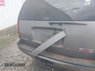 2007 GMC Yukon SLT with VIN 1GKFC13037J144413, listed as a IAAI auction lot 42185952 with Not provided miles and . Bid and sale history available at DreamBid. Image 6.