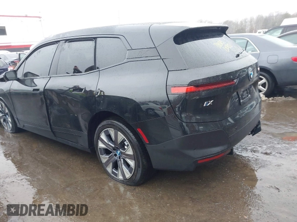 2024 BMW iX xDrive50 z VIN WB523CF04RCR31259, wystawiony jako IAAI lot #41559235 z przebiegiem Nie podano mil oraz . Historia ofert i sprzedaży dostępna na DreamBid. Obrazek 3.