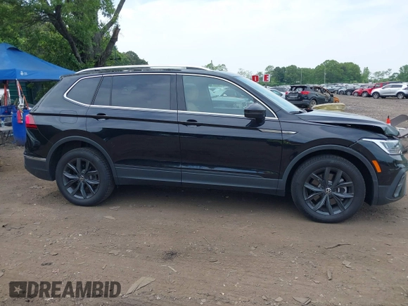 2024 Volkswagen Tiguan SE with VIN 3VVMB7AX6RM079301, listed as a IAAI auction lot 42404572 with 8,573 mi miles and . Bid and sale history available at DreamBid. Image 13.