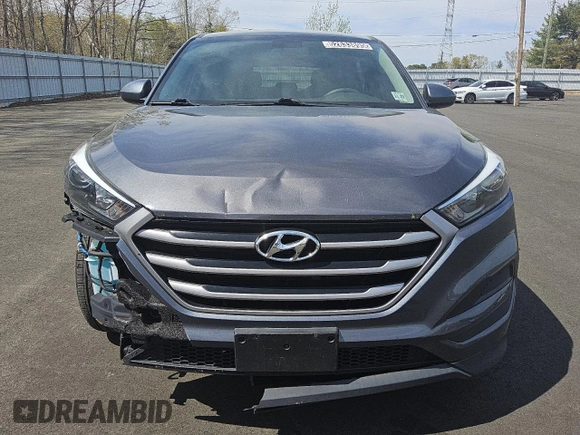 2018 Hyundai Tucson SE z VIN KM8J2CA49JU792947, wystawiony jako Copart lot #52633895 z przebiegiem 75 690 mil mil oraz Tytuł czysty. Historia ofert i sprzedaży dostępna na DreamBid. Obrazek 5.