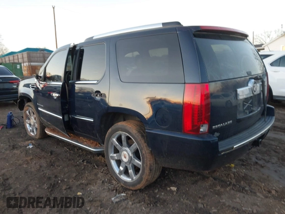 2007 Cadillac Escalade z VIN 1GYFK63847R345024, wystawiony jako IAAI lot #41326672 z przebiegiem Nie podano mil oraz . Historia ofert i sprzedaży dostępna na DreamBid. Obrazek 3.