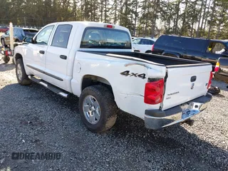 2006 Dodge Dakota SLT with VIN 1D7HW48N26S710819, listed as a IAAI auction lot 41691700 with 110,269 mi miles. Bid and sale history available at carsss.com. Image 3.