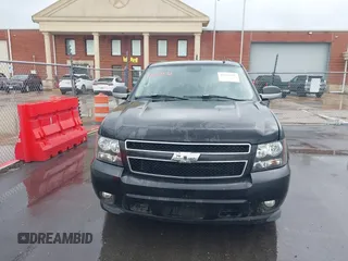 2007 Chevrolet Tahoe LS z VIN 1GNFC13C77R381209, wystawiony jako IAAI lot #41951832 z przebiegiem 145 205 mil mil oraz . Historia ofert i sprzedaży dostępna na DreamBid. Obrazek 6.
