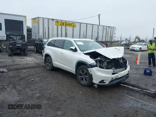 2016 Toyota Highlander XLE z VIN 5TDJKRFH8GS228075, wystawiony jako IAAI lot #42288615 z przebiegiem Nie podano mil oraz . Historia ofert i sprzedaży dostępna na DreamBid. Obrazek 1.