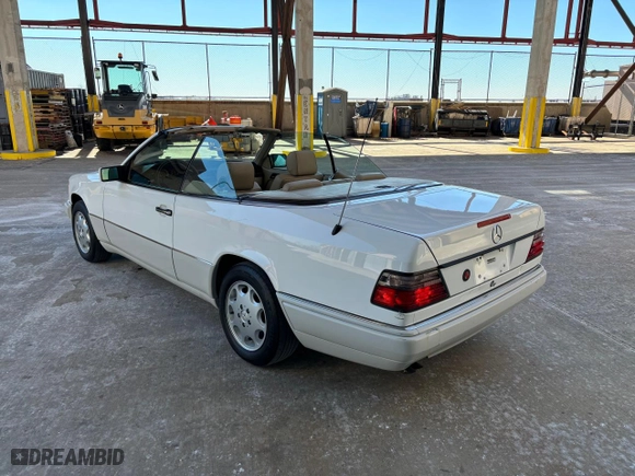 1995 Mercedes-Benz E Class with VIN WDBEA66EXSC280860, listed as a Copart auction lot 46739115 with 97,007 mi miles and Clean Title. Bid and sale history available at carsss.com. Image 3.