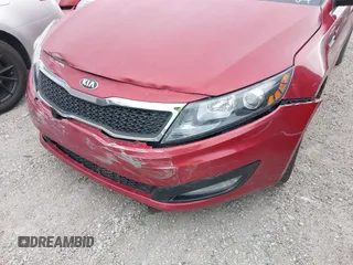 2013 Kia Optima EX z VIN 5XXGN4A74DG110086, wystawiony jako IAAI lot #40963304 z przebiegiem 137 377 mil mil oraz . Historia ofert i sprzedaży dostępna na DreamBid. Obrazek 6.