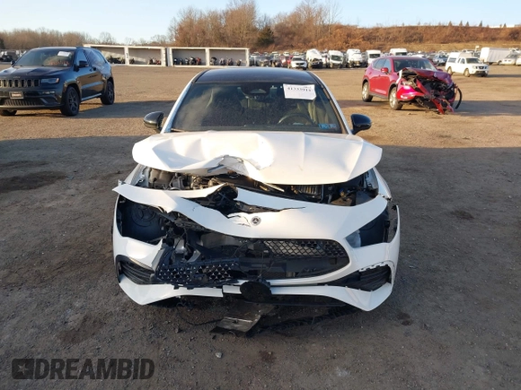 2024 Mercedes-Benz CLA 250 z VIN W1K5J4HB7RN450668, wystawiony jako IAAI lot #41333911 z przebiegiem 10 819 mil mil oraz . Historia ofert i sprzedaży dostępna na DreamBid. Obrazek 12.
