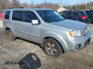 2011 Honda Pilot EX-L with VIN 5FNYF4H52BB005343, listed as a IAAI auction lot 41948030 with 271,869 mi miles. Bid and sale history available at carsss.com. Image 1.