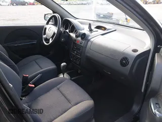 2007 Chevrolet Aveo LS z VIN KL1TD66697B739406, wystawiony jako IAAI lot #42254135 z przebiegiem 95 369 mil mil oraz . Historia ofert i sprzedaży dostępna na DreamBid. Obrazek 5.