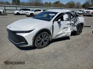 2023 Toyota Crown XLE z VIN JTDAAAAF1P3005582, wystawiony jako Copart lot #49390745 z przebiegiem 30 033 mil mil oraz Szkoda całkowita • Salvage title. Historia ofert i sprzedaży dostępna na DreamBid. Obrazek 1.