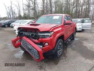 2023 Toyota Tacoma SR5 z VIN 3TYAZ5CN0PT037107, wystawiony jako IAAI lot #41717348 z przebiegiem 31 093 mil mil oraz . Historia ofert i sprzedaży dostępna na DreamBid. Obrazek 6.