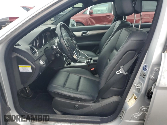 2013 Mercedes-Benz C 300 Sport z VIN WDDGF8AB9DR283386, wystawiony jako Copart lot #58867615 z przebiegiem 117 572 mil mil oraz Szkoda całkowita • Salvage title. Historia ofert i sprzedaży dostępna na DreamBid. Obrazek 7.