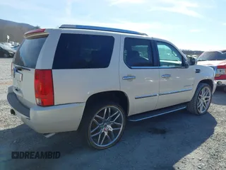 2009 Cadillac Escalade z VIN 1GYFK53219R121847, wystawiony jako IAAI lot #41818934 z przebiegiem 132 293 mil mil oraz . Historia ofert i sprzedaży dostępna na DreamBid. Obrazek 6.