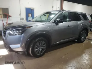 2023 Nissan Pathfinder S z VIN 5N1DR3AC0PC227940, wystawiony jako Copart lot #47356705 z przebiegiem 21 338 mil mil oraz Szkoda całkowita • Salvage title. Historia ofert i sprzedaży dostępna na DreamBid. Obrazek 1.