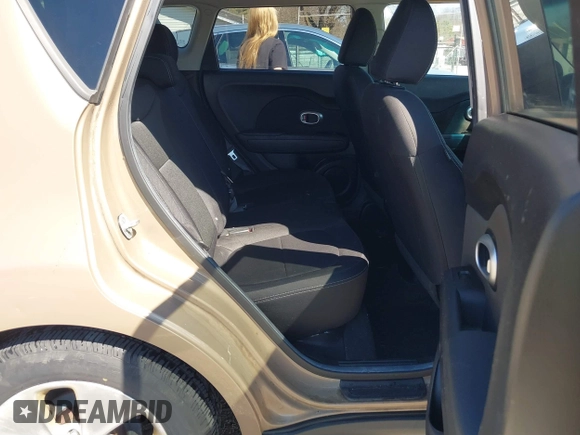 2015 Kia Soul with VIN KNDJN2A29F7167460, listed as a IAAI auction lot 41900985 with 91,948 mi miles. Bid and sale history available at carsss.com. Image 8.