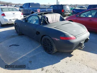 1998 Porsche Boxster z VIN WP0CA2982WU621935, wystawiony jako IAAI lot #41838363 z przebiegiem Nie podano mil oraz . Historia ofert i sprzedaży dostępna na DreamBid. Obrazek 3.