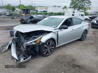2019 Nissan Altima SR z VIN 1N4BL4CVXKC125920, wystawiony jako IAAI lot #42186653 z przebiegiem 101 245 mil mil oraz . Historia ofert i sprzedaży dostępna na DreamBid. Obrazek 2.
