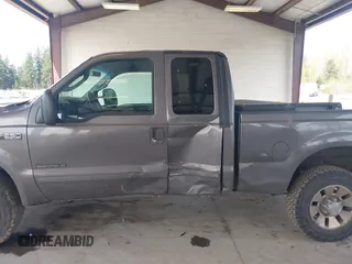 2003 Ford Super Duty F-250 XL with VIN 1FTNX21F33EA22565, listed as a IAAI auction lot 42004045 with 252,604 mi miles. Bid and sale history available at carsss.com. Image 6.