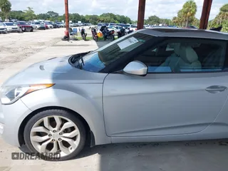 2012 Hyundai Veloster w/Gray Int z VIN KMHTC6ADXCU056898, wystawiony jako IAAI lot #40366687 z przebiegiem 137 161 mil mil oraz . Historia ofert i sprzedaży dostępna na DreamBid. Obrazek 15.