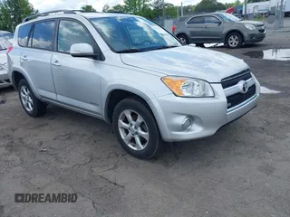 2010 Toyota RAV4 Limited с VIN JTMYK4DV5AD004520, выставлен на аукционе IAAI как лот 42193341 с пробегом 99 677 миль миль и . История ставок и продаж доступна на DreamBid. Изображение 1.