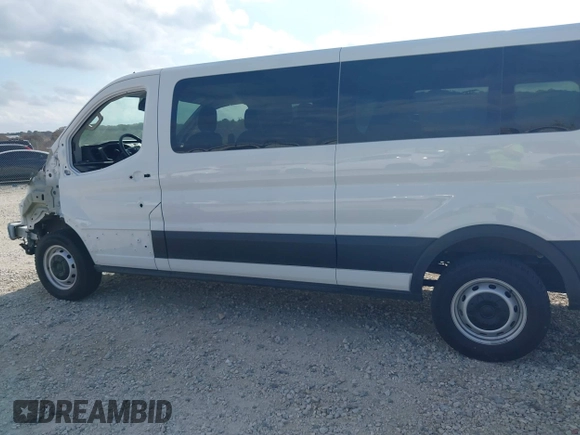 2022 Ford Transit Passenger XL with VIN 1FBAX2Y83NKA59579, listed as a IAAI auction lot 40688586 with 5,101 mi miles. Bid and sale history available at carsss.com. Image 15.