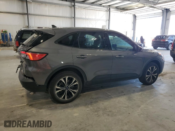 2022 Ford Escape SE with VIN 1FMCU9G60NUB40450, listed as a Copart auction lot 51223465 with 21,351 mi miles and Salvage Title. Bid and sale history available at DreamBid. Image 3.