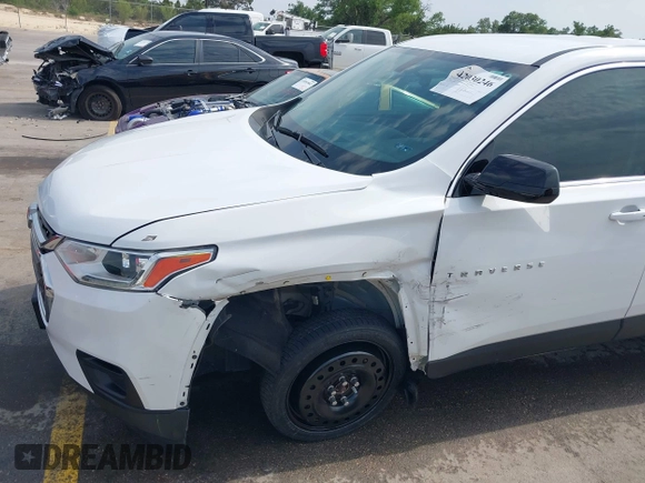 2020 Chevrolet Traverse LS z VIN 1GNERFKW4LJ314465, wystawiony jako IAAI lot #42030246 z przebiegiem 51 800 mil mil oraz . Historia ofert i sprzedaży dostępna na DreamBid. Obrazek 17.