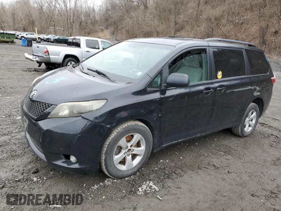 2017 Toyota Sienna LE Auto Access Seat с VIN 5TDKZ3DC5HS839932, выставлен на аукционе Copart как лот 53043735 с пробегом 240 630 миль миль и Чистый • Clean title. История ставок и продаж доступна на DreamBid. Изображение 1.