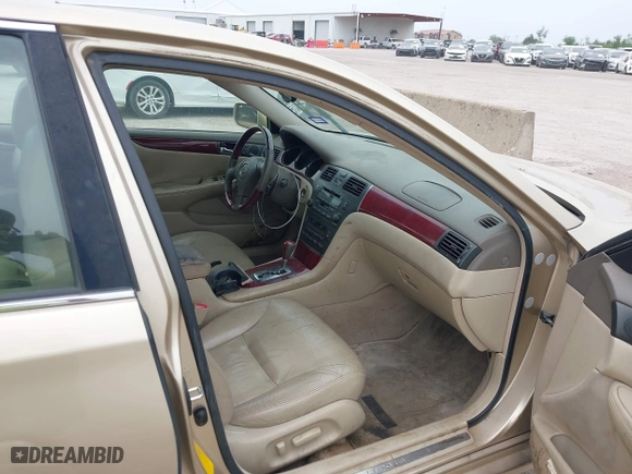 2003 Lexus ES 300 with VIN JTHBF30G030126237, listed as a IAAI auction lot 42061334 with 205,375 mi miles. Bid and sale history available at carsss.com. Image 5.