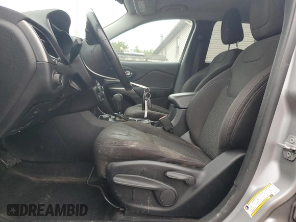 2019 Jeep Cherokee Latitude with VIN 1C4PJMCB8KD400125, listed as a Copart auction lot 61344145 with 172,732 mi miles and Clean title. Bid and sale history available at DreamBid. Image 7.