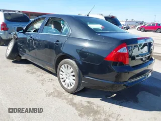 2010 Ford Fusion Hybrid z VIN 3FADP0L39AR396746, wystawiony jako IAAI lot #41764282 z przebiegiem 132 582 mil mil oraz . Historia ofert i sprzedaży dostępna na DreamBid. Obrazek 3.
