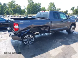 2018 Toyota Tundra SR z VIN 5TFUY5F19JX775462, wystawiony jako IAAI lot #34435962 z przebiegiem 44 563 mil mil oraz . Historia ofert i sprzedaży dostępna na DreamBid. Obrazek 4.