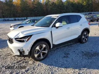 2023 Volvo XC40 Plus Bright Theme with VIN YV4L12UE1P2051871, listed as a Copart auction lot 81667774 with 13,730 mi miles and Salvage Title. Bid and sale history available at carsss.com. Image 1.