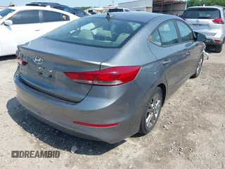 2017 Hyundai Elantra Value Edition z VIN KMHD84LF5HU152826, wystawiony jako IAAI lot #42264137 z przebiegiem 130 957 mil mil oraz . Historia ofert i sprzedaży dostępna na DreamBid. Obrazek 4.